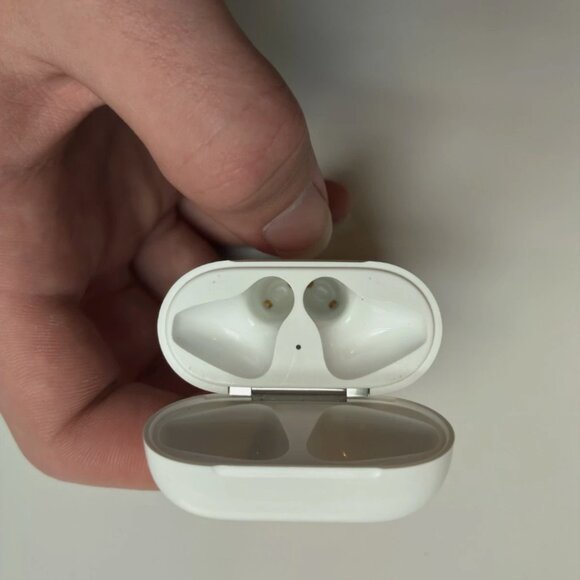 Apple AirPods 2nd Gen Charging Case Replacement A1602 GOOD CONDITION - Picture 4 of 4